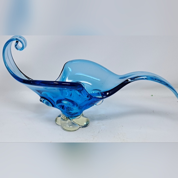 Vintage Blue Stretched Art Glass Centerpeice Dish - Picture 2 of 8